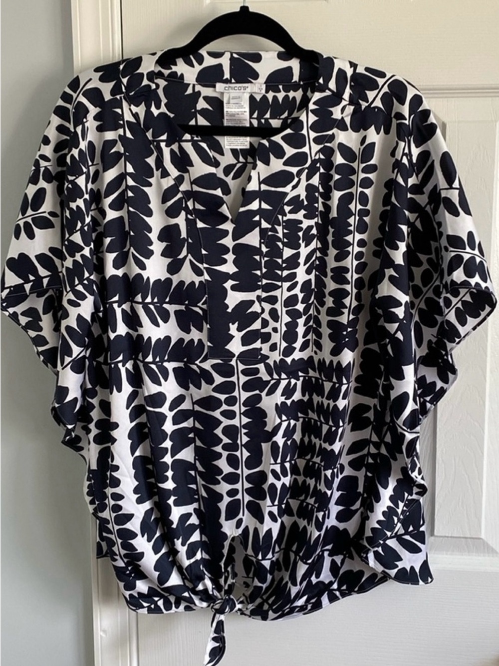 Chico's Blue & White Tie-Front Bat-Wing Blouse Size 2 (L)